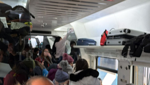 Coșmar pe șine: aglomerație maximă în trenurile spre Brașov în weekend, cu călători înghesuiți
