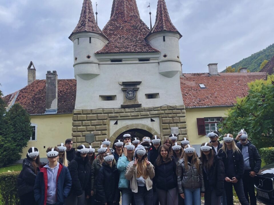 Screenshot Primul spațiu de realitate virtuală ghidată te plimbă prin Brașovul de altădată la 360 de grade