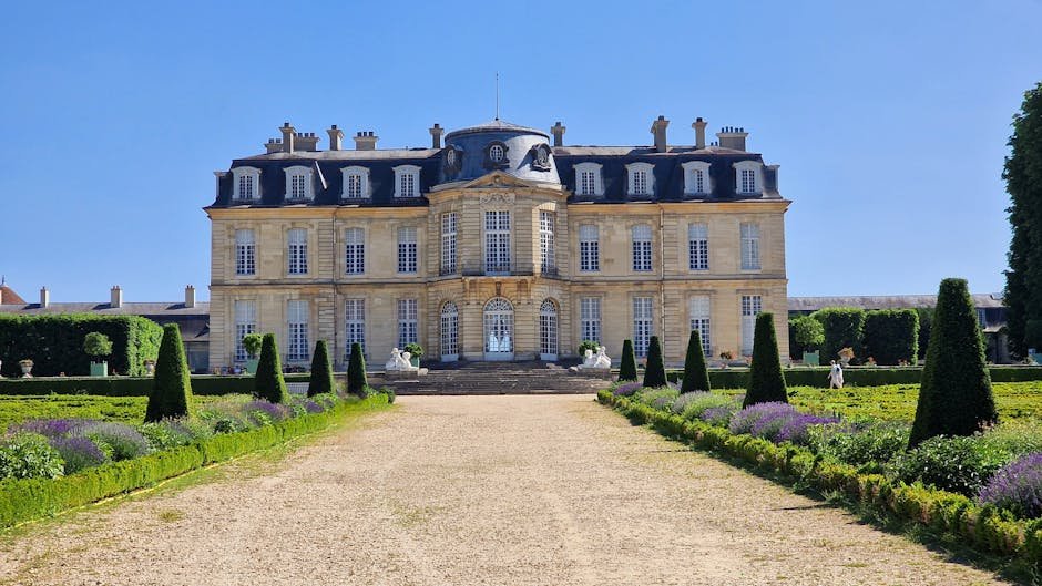 Nogent-sur-Marne, lângă Paris, găzduiește celebrarea Zilei Unirii Principatelor Române, Junii Brașovului fiind oaspeți speciali