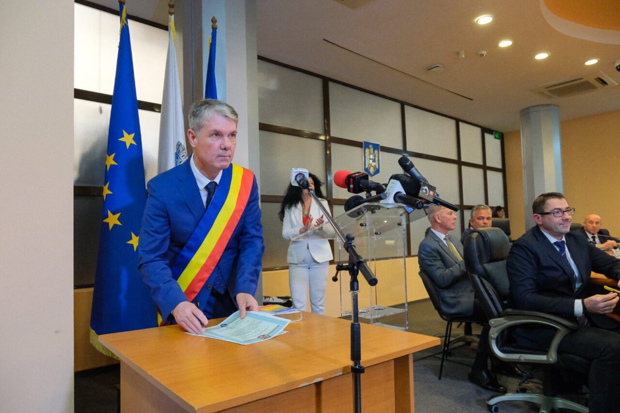 preluare-mandat-George-Scripcaru-si-CL-Brasov-2 Noua scumpire la parcările de reședință: Cât plătesc brașovenii în mandatul lui George Scripcaru?