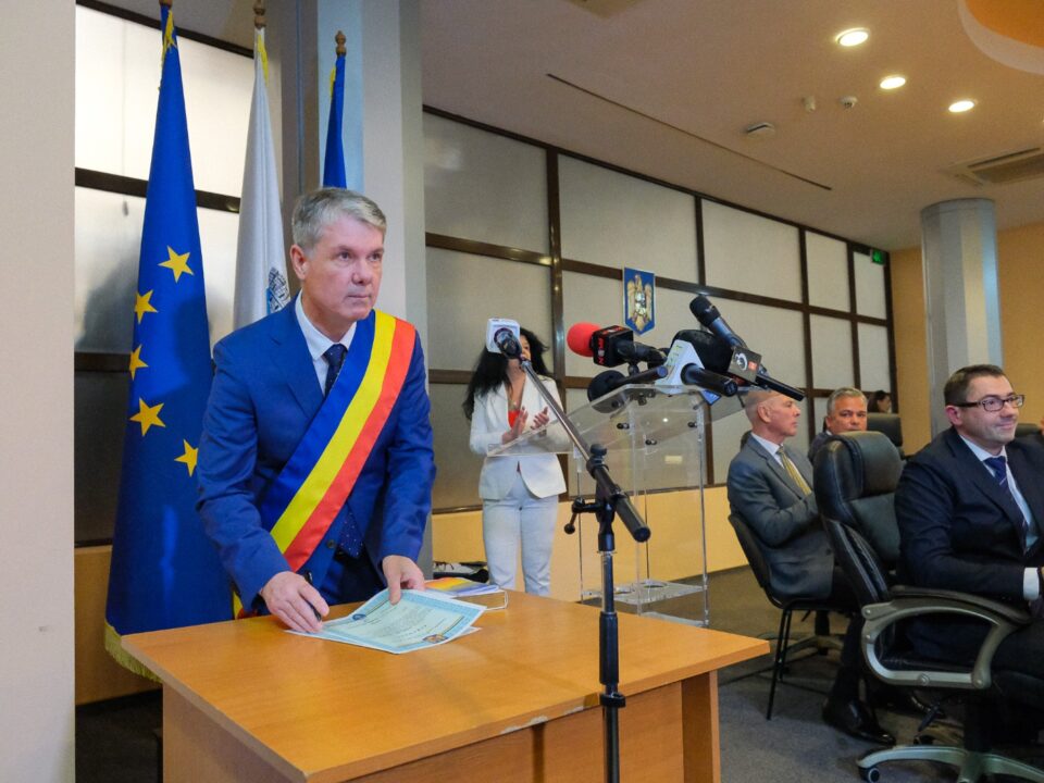preluare-mandat-George-Scripcaru-si-CL-Brasov-2 Noua scumpire la parcările de reședință: Cât plătesc brașovenii în mandatul lui George Scripcaru?